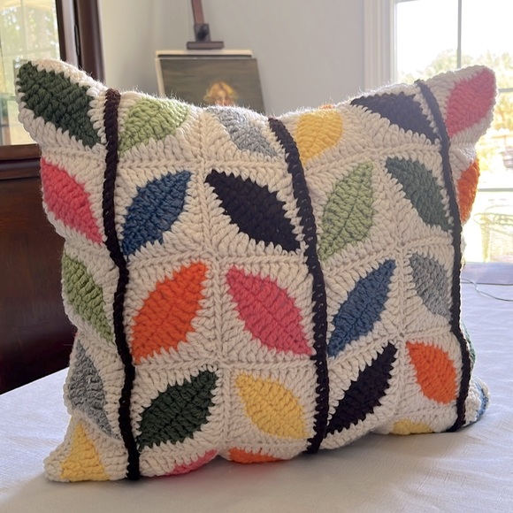 CROCHET PILLOW - Picture 2 of 6